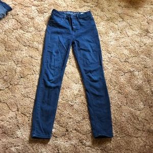 Dark wash high rise Skinny jeans